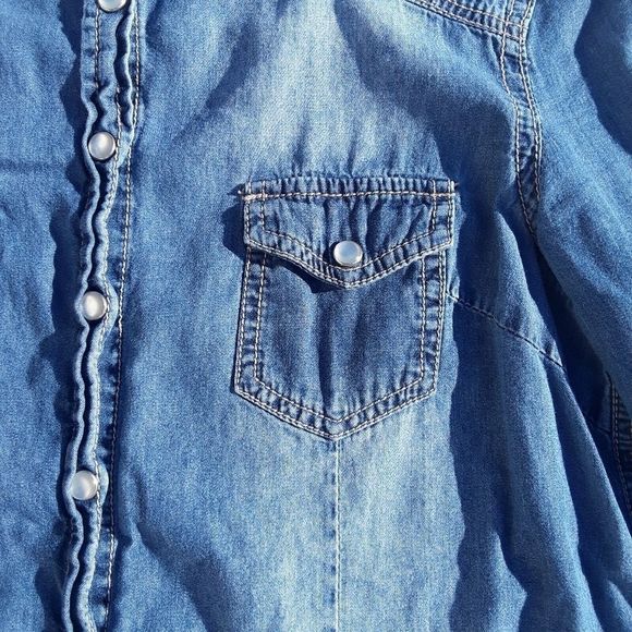 Wet Seal Chambray top - Picture 5 of 10